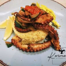 Grilovaná Chobotnica,kuskus,grilovaná zelenina - Kormorán Kitchen & Delivery