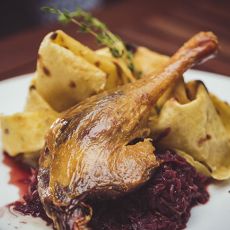 kačacie stehno pečené - Reštaurácia Prameň