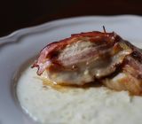 Reštaurácia LUNA Kopčany denné menu - ŠŤAVNATÉ KURACIE PRSIA /servírované v slaninke so špargľovou omáčkou/